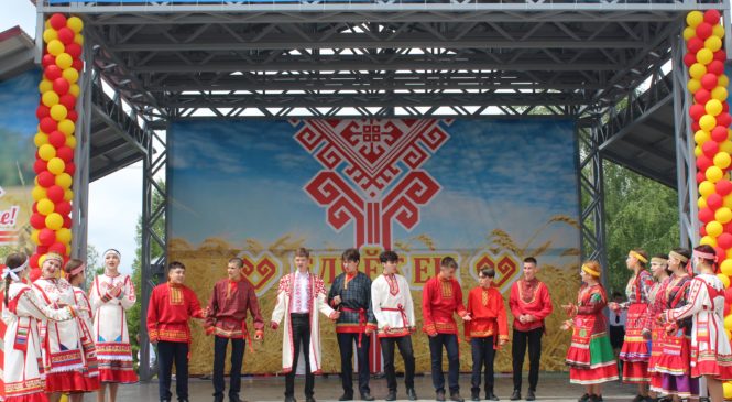 В Яльчикском округе состоялся праздник песни, труда и спорта «Акатуй-2024»
