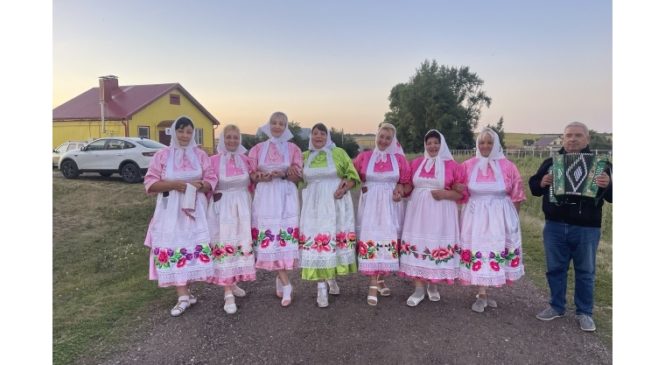 Фольклорный чувашский обрядовой праздник «Петровские гуляния» в Беловоложском СК