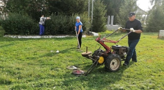 Первый осенний субботник в Новошимкусском СДК