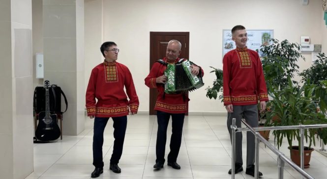 В Яльчикском округе день выборов стал днём праздника: на участках звучат песни и живая музыка